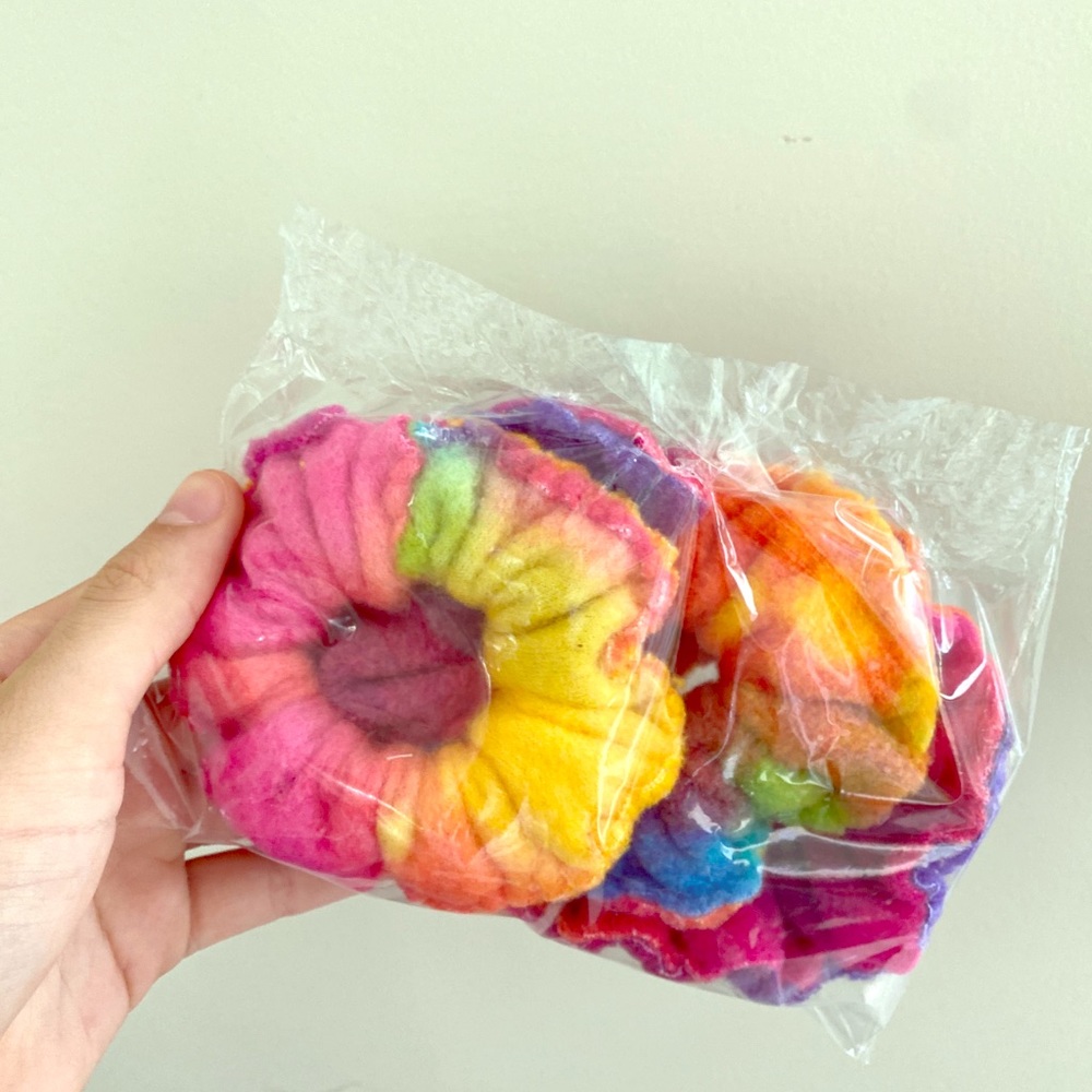 Tye dye scrunchies - Picture 1 of 4